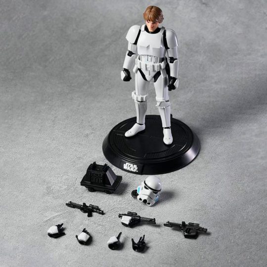 TOYAFBLO1118_2.jpg